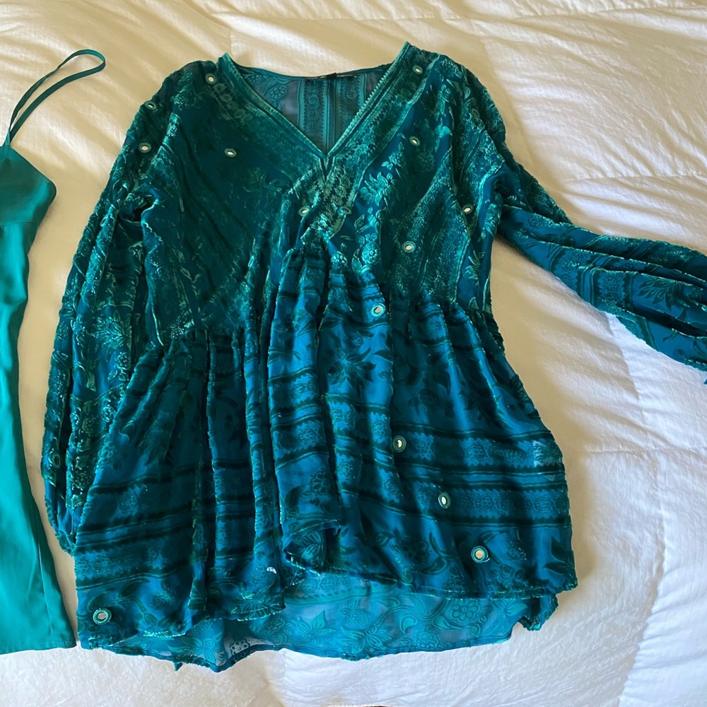 For Love and Lemons emerald green beauty